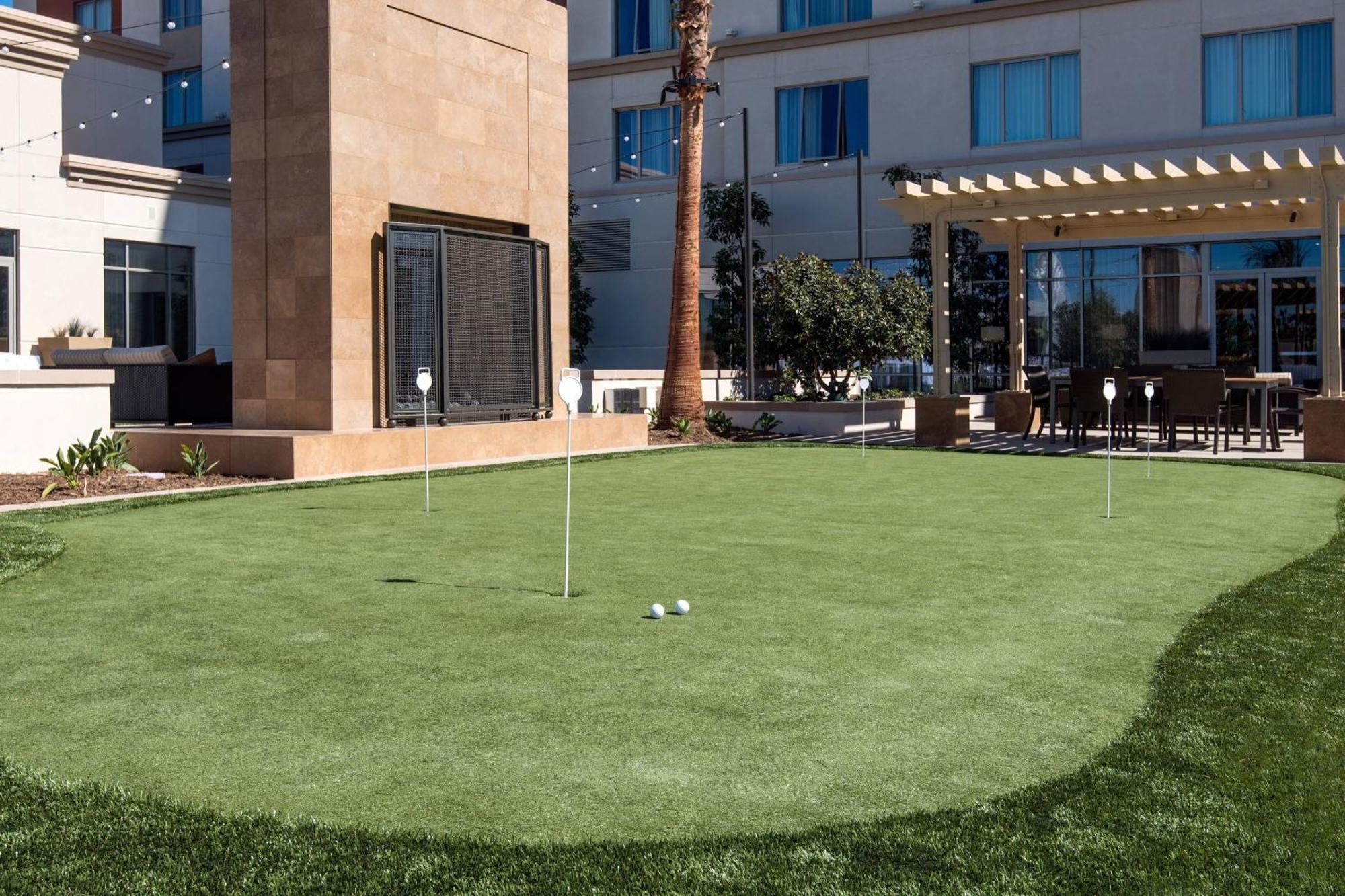 Courtyard By Marriott Irvine Spectrum Buitenkant foto